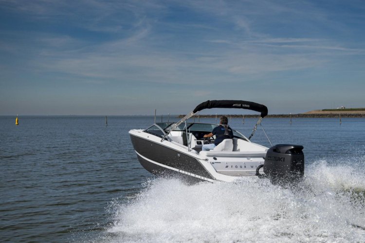 Four Winns H1 Outboard met Suzuki primeur!