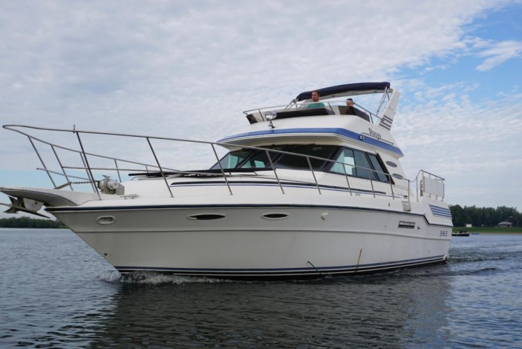 Sea Ray 415 Aft Cabin