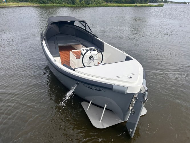 Pieterman 750 met 27 VETUS  750 diesel 