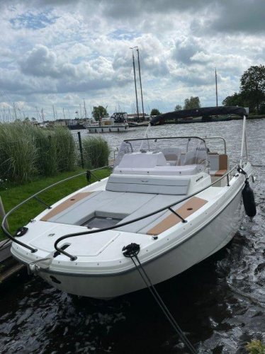 Beneteau Flyer 7 SUNdeck