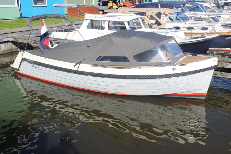 Interboat Intender 700