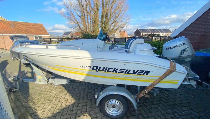 Quicksilver 425 Open Sundeck