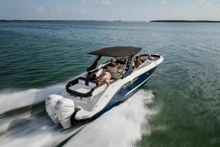 Sea Ray SLX 310 Outboard