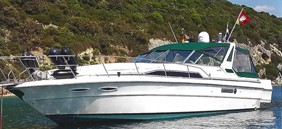 Sea Ray 340 Express Cruiser